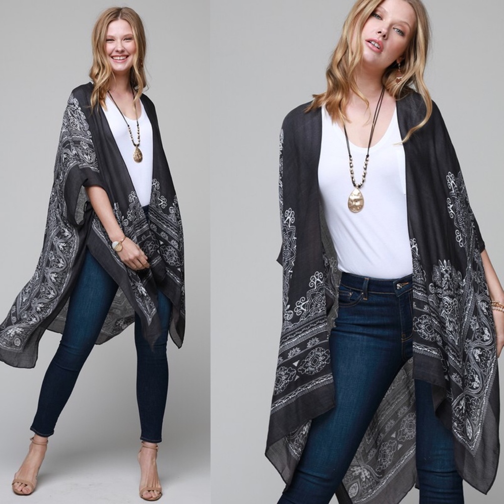 Softest Mandala Kimono - Picture 3 of 4